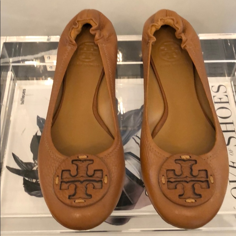 NWOB Classic Tory Burch Tan Ballet Flats Size 8M